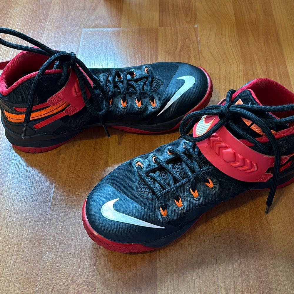 Lebron Soldier nikes US 8/EUR 41